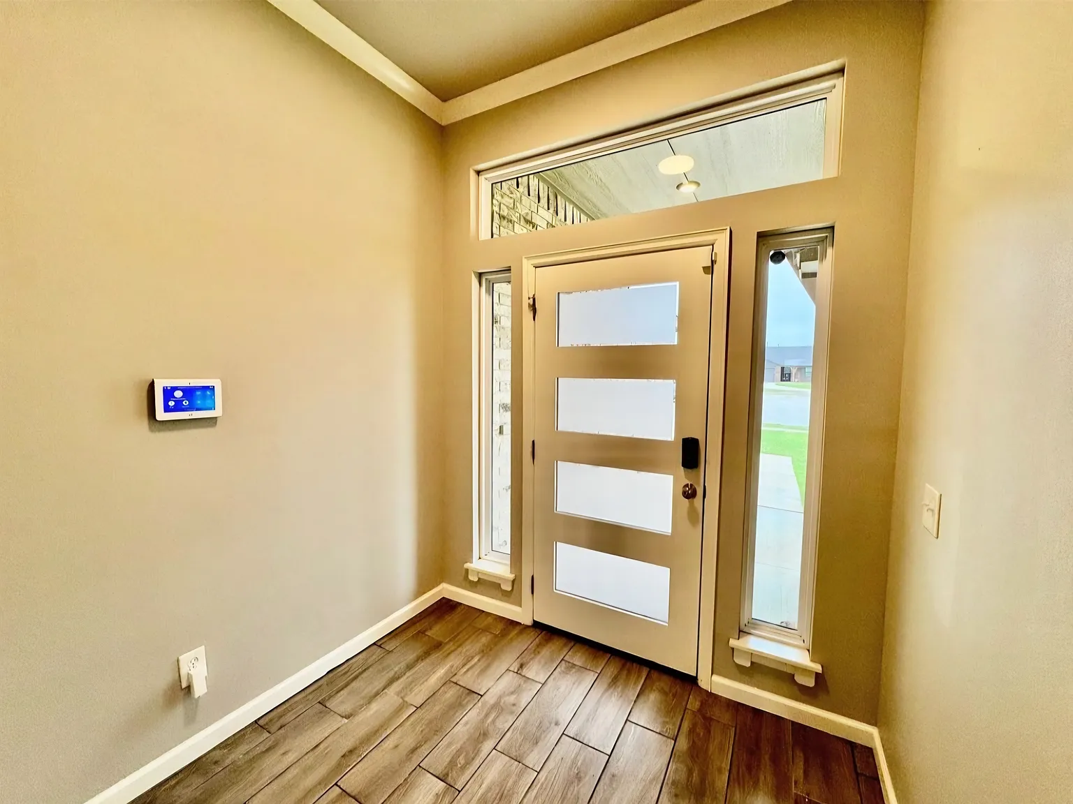3 bed, 1709 sqft, $2,075 — Photo 3