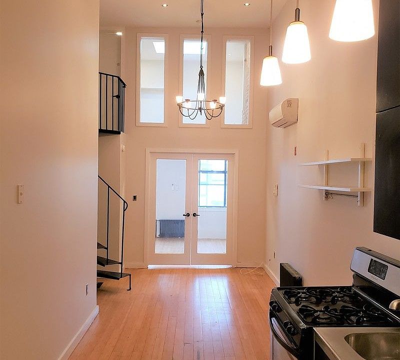 1st image of 1518 Gates Ave #3RR