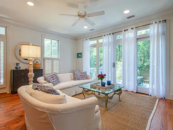 4 Castle Point Rd, Bluffton, SC 29910