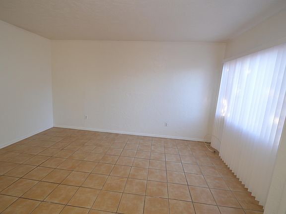 4th image of 4112 E Flower St