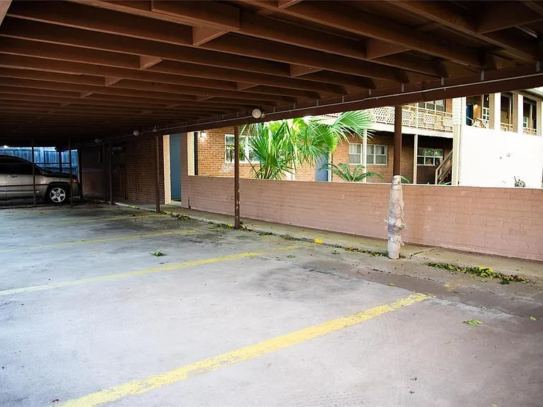 1405 Hyde Park Blvd #6 — Photo 11