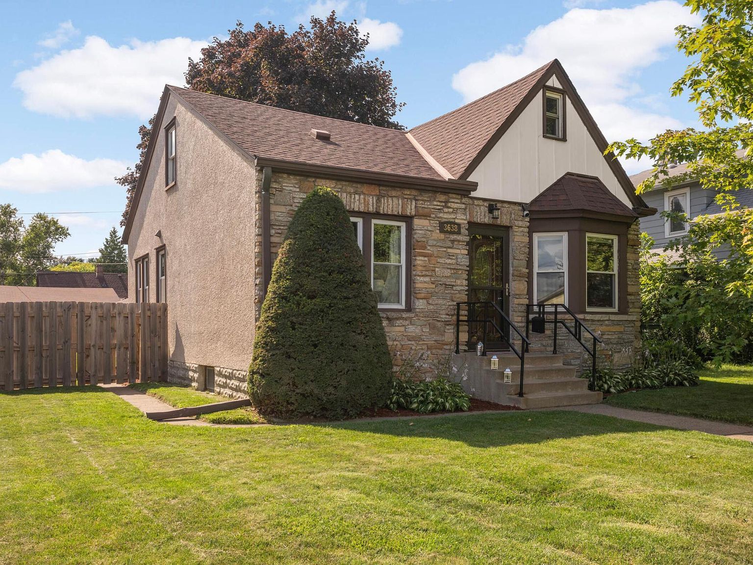 トップス AnzuMarron 3638 Van Buren St NE, Minneapolis, MN 55418 | Zillow