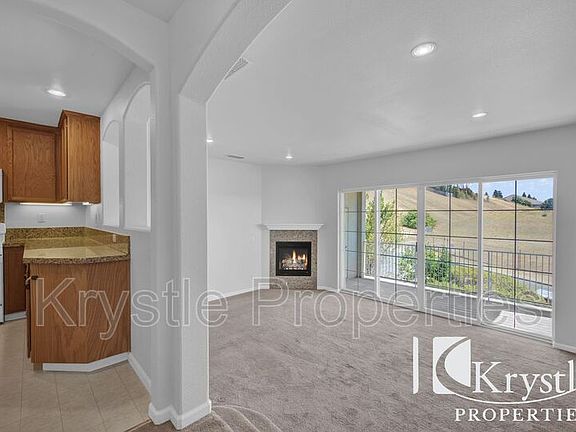 2nd image of 300 Locust Dr Unit 15