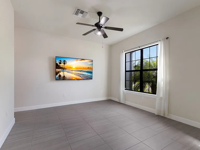 712 Sigsbee Loop — Photo 5