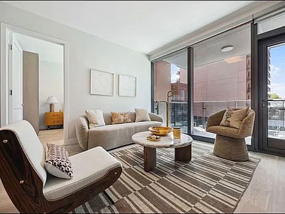 3rd image of 3820 Parsons Blvd #345