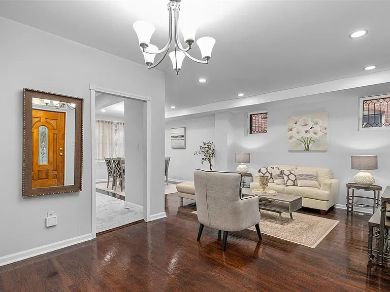 5911 Pershing Ave — Photo 3