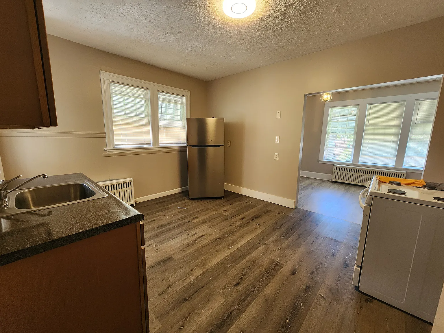 2 bed, 970 sqft, $1,650 — Photo 4
