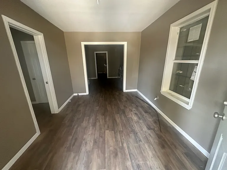 130 E Bell St — Photo 2