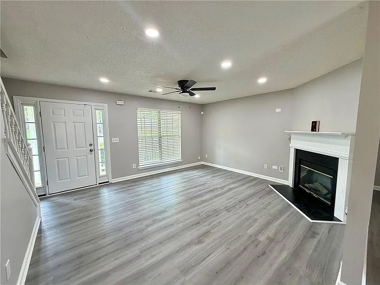 3354 Waggoner Ln — Photo 5