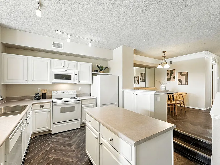 1876 Mallard Dr — Photo 10