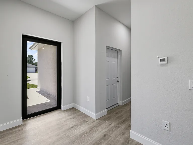 1051 Milwaukee Blvd — Photo 3