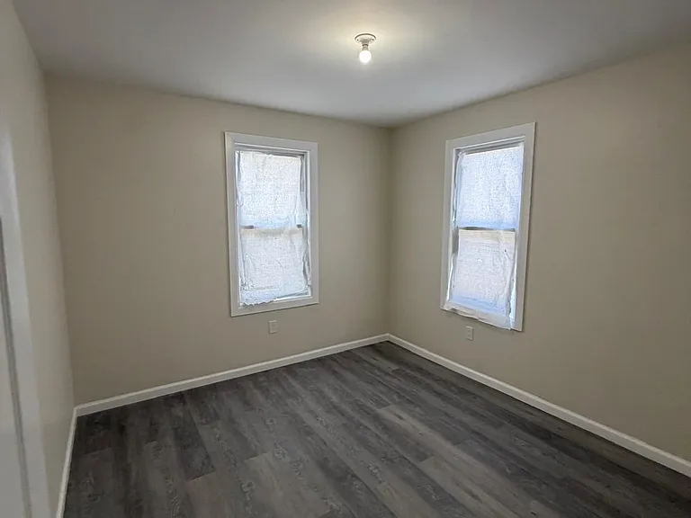 27 Lockman Ave #J — Photo 4
