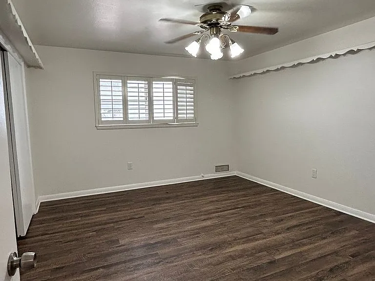 1702 Bonham Ave — Photo 27