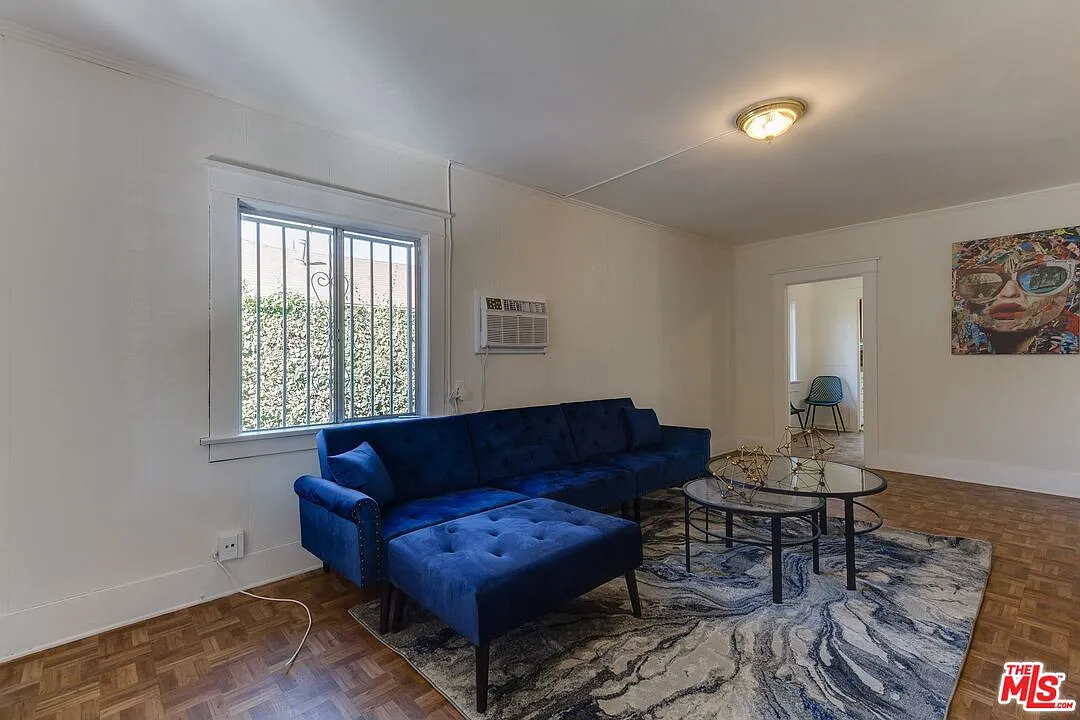 3 bed, 2.0 bath, 1400 sqft, $4,195 — Photo 3