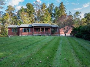 7700 Woodland Hills Rd, Hickory, NC 28602