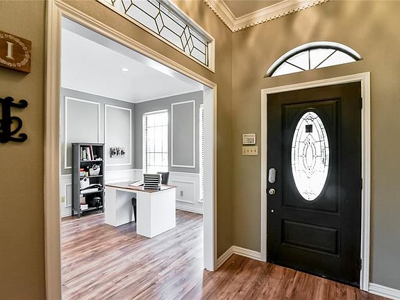 4th image of 1710 Crescent Ln