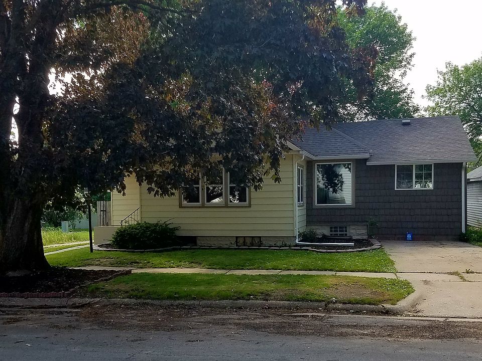 1st image of 512 2nd Ave NW