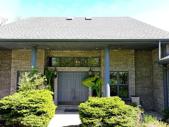 2nd image of 3900 Valley Oaks Dr