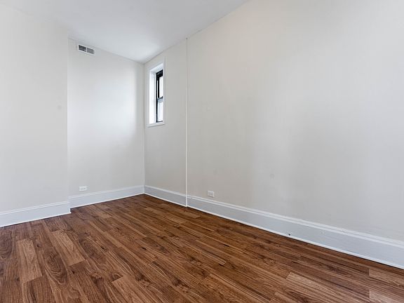 4th image of 810 N Maplewood Ave #3