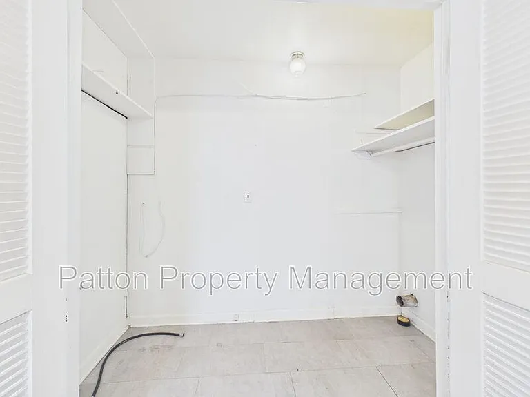 4308 S Jackson St — Photo 16