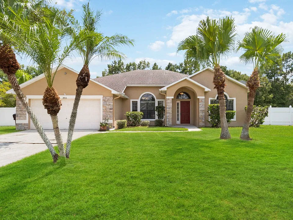 3913 Blackberry Cir