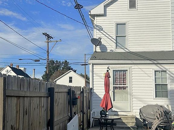 5th image of 209 Fulton St