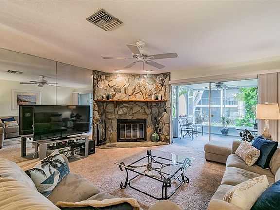 5th image of 160 Saint Ives Dr