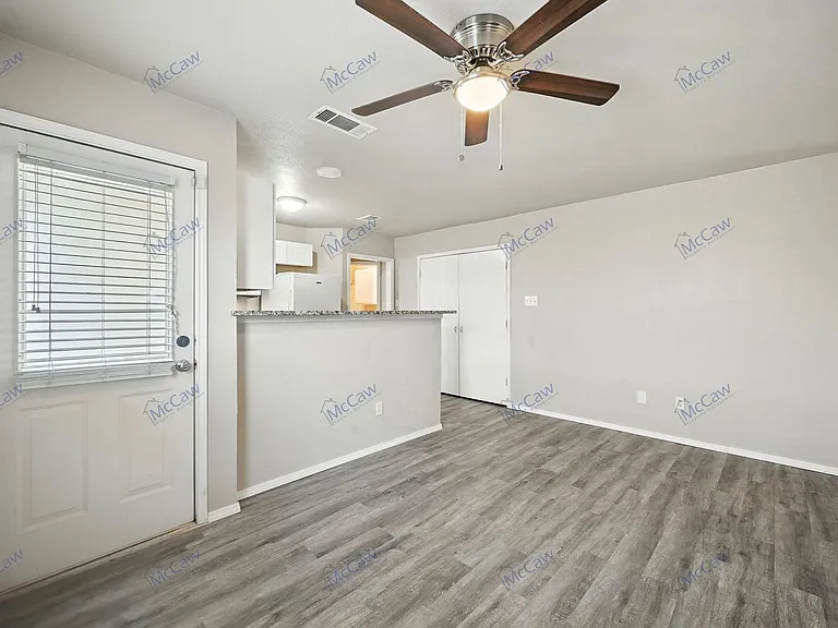 1317 Village Garden Dr — Photo 6