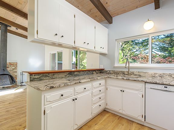4th image of 50 Portola Ln
