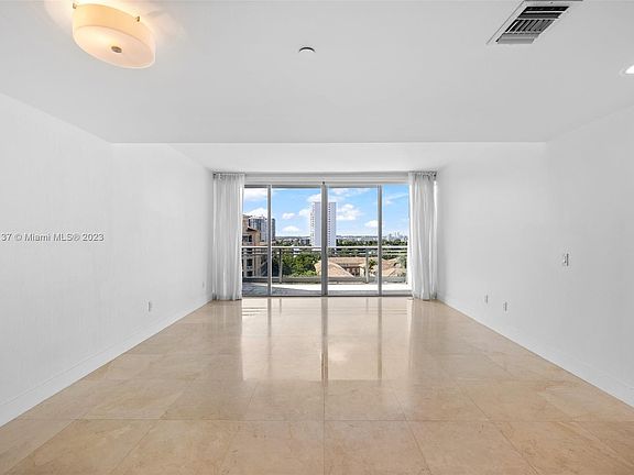 4th image of 2950 NE 188th St APT 510