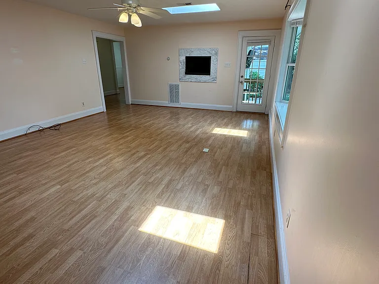 209 Randolph Cir — Photo 15