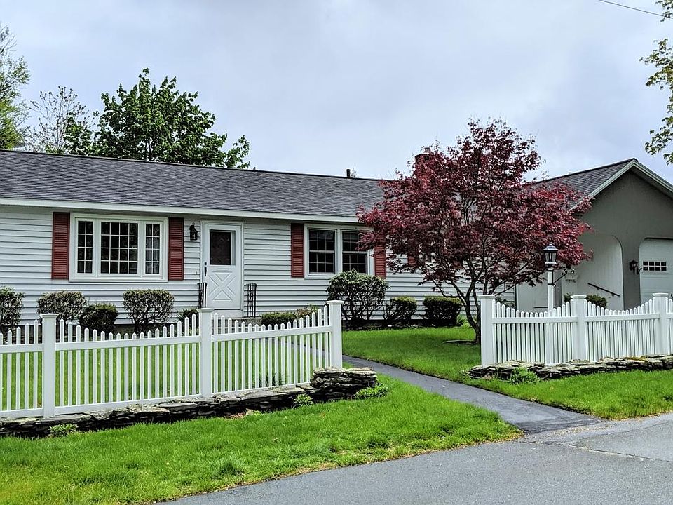 1st image of 33 Tufts Dr