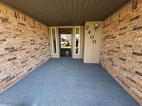 4th image of 2400 Southlawn Pl