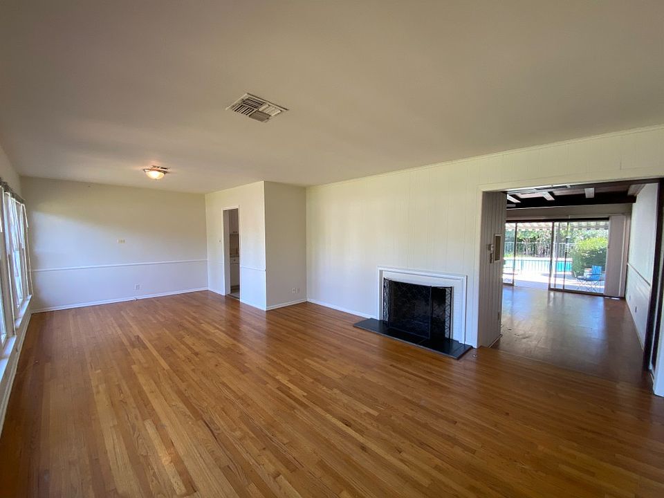 1st image of 13768 Erwin St