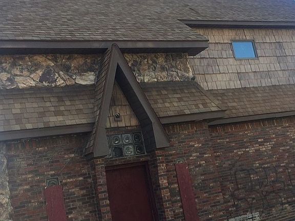 2nd image of 2740 Seneca St