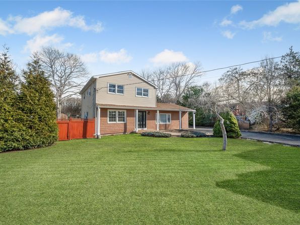 49 Hemlock Street, Selden, NY 11784