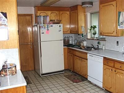 3rd image of 2725 24th St SE
