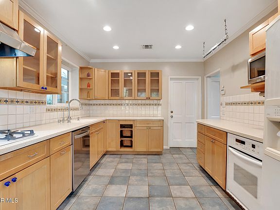 5th image of 4219 Shadyglade Ave