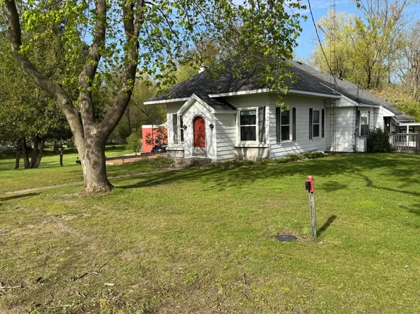 122 N Sherman St, Howard City, MI 49329