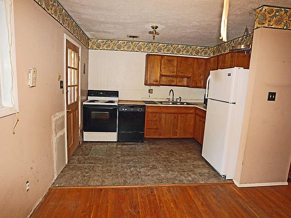 2nd image of 2028 Memphis Ct