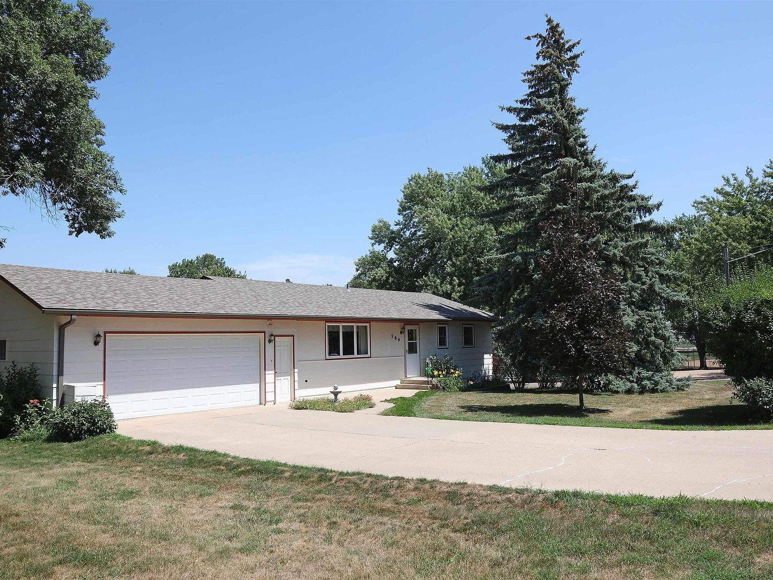 304 E 5th St, Crooks, SD 57020 MLS 22304922 Zillow