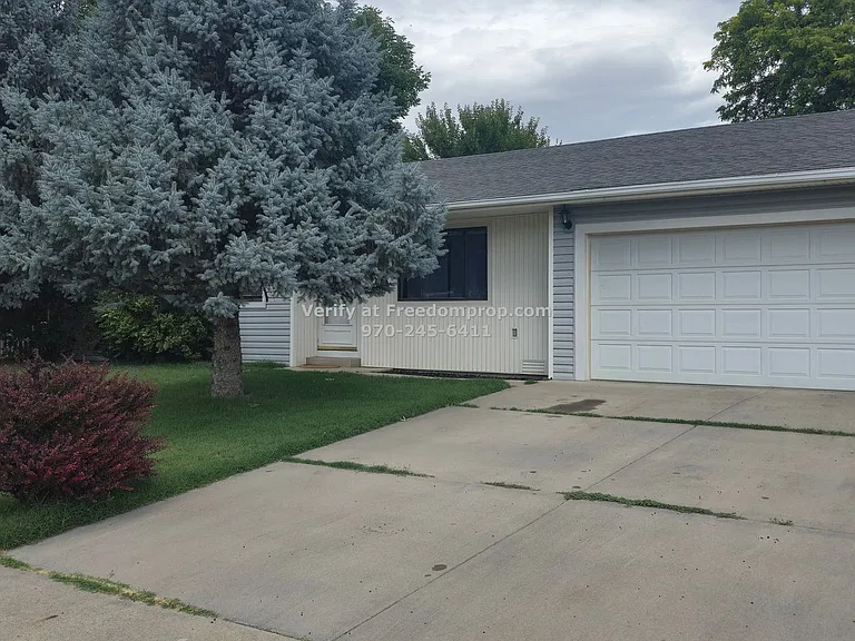 175 Applewood Dr — Photo 2
