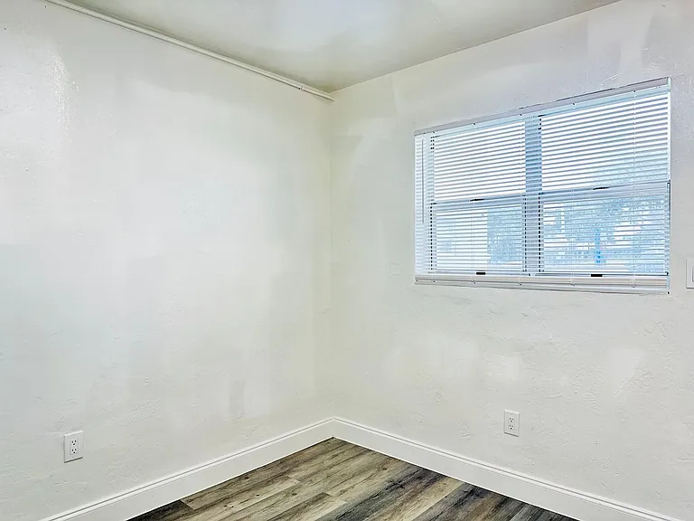 1545 NW 8th Ave — Photo 14