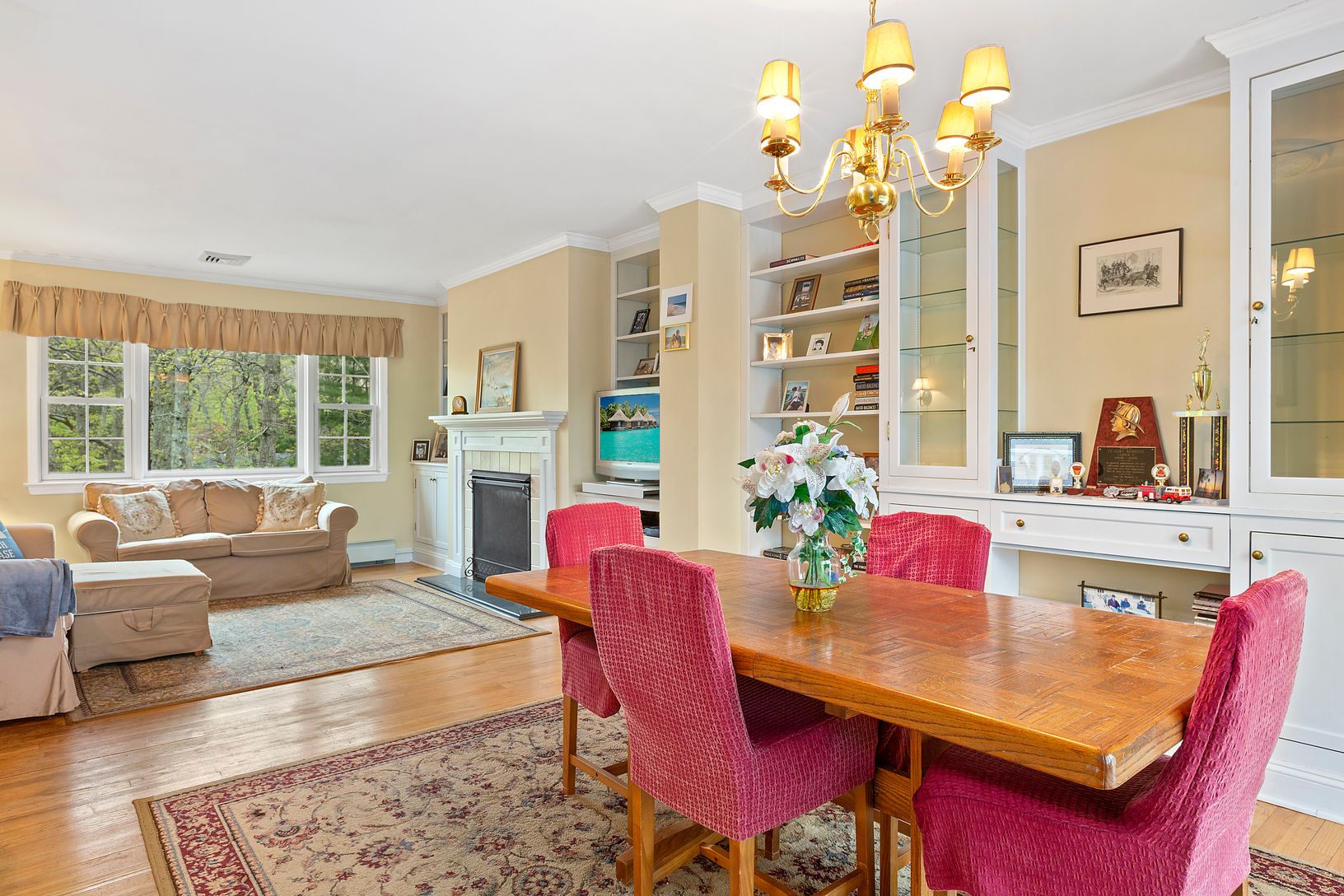  Open Dining/Living space with Custom Built-Ins