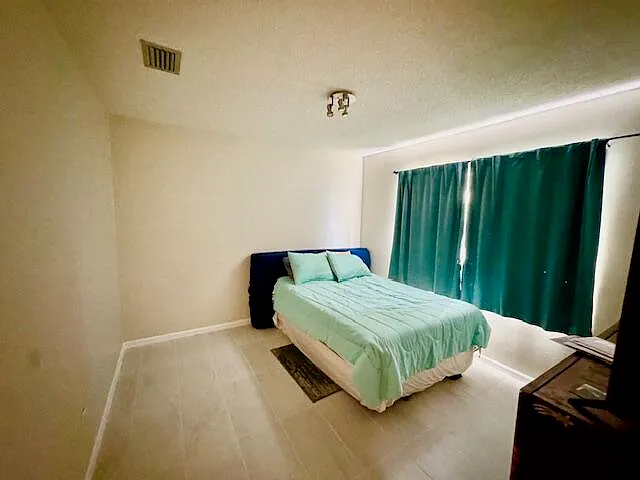 2810 NW 8th Ct — Photo 9