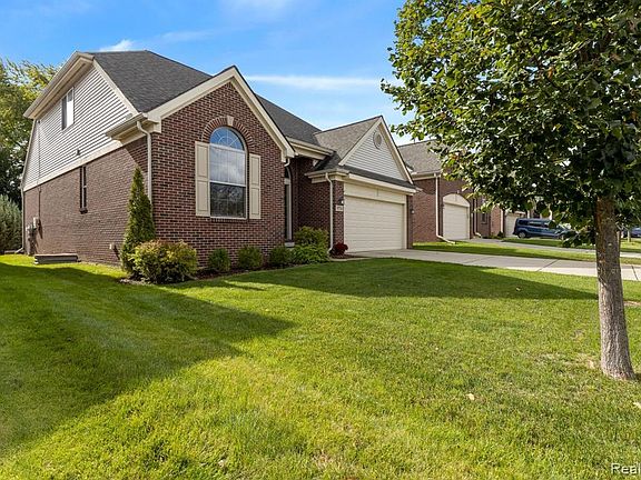 3rd image of 8726 Columbia Cir