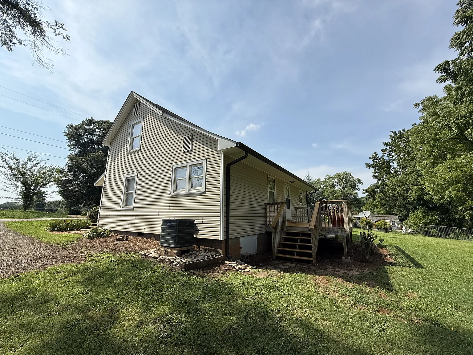 3 bed, 1282 sqft, $1,600 — Photo 4