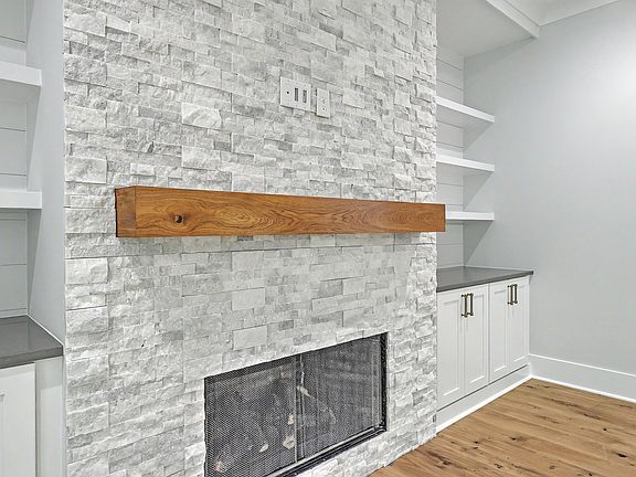 5th image of 805 Geddings Way