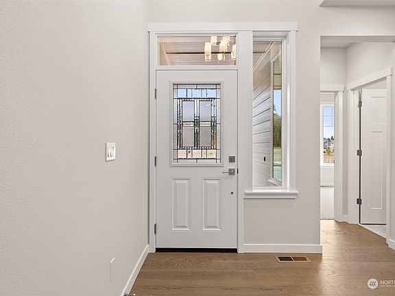 5th image of 9122 Wyatt Loop SE