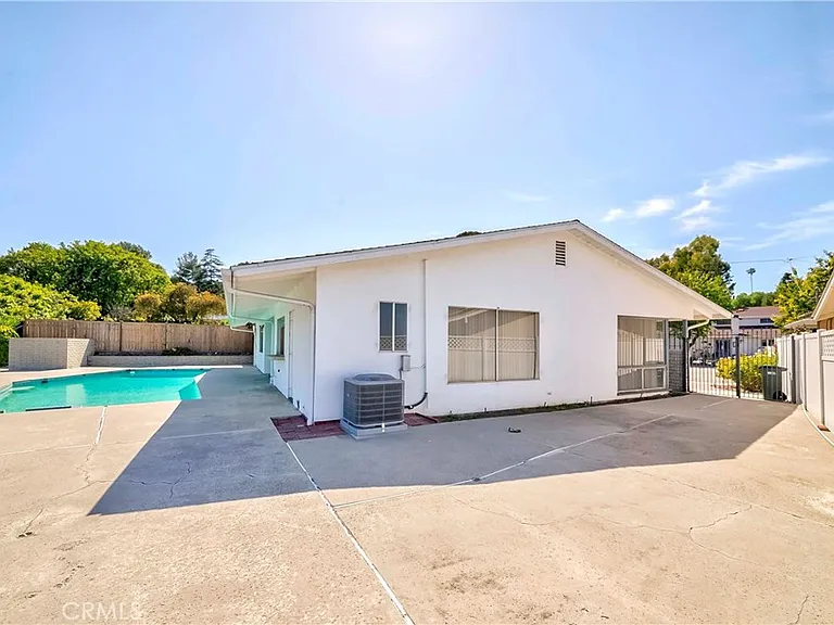 4610 Rockbluff Dr — Photo 31